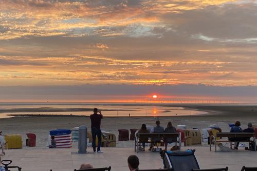 Borkum Ferienwohnung Meerblick Appartement "Schöne Aussichten" - Abendstimmung am Hauptstrand