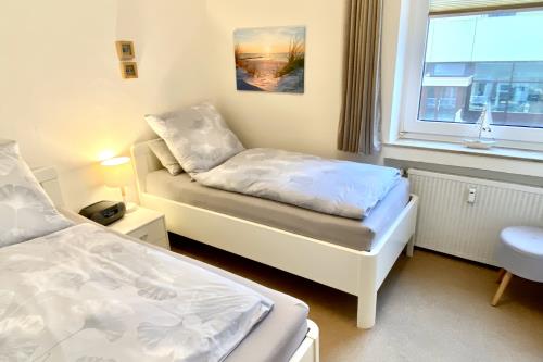 Borkum Ferienwohnung Meerblick Appartement "Schöne Aussichten" - 2. Schlafzimmer mit 2 Einzelbetten