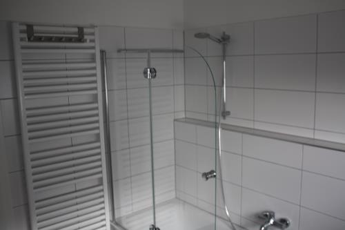 Borkum Ferienhaus Dat Rosenhuus - Badezimmer 1. OG mit Badewanne