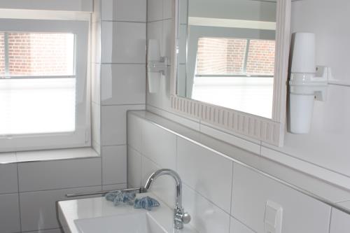 Borkum Ferienhaus Dat Rosenhuus - Bad 1. OG