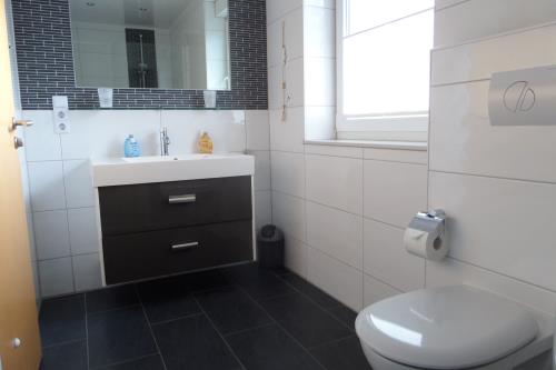 Borkum Ferienwohnung Dünentraum - Modernes Duschbad