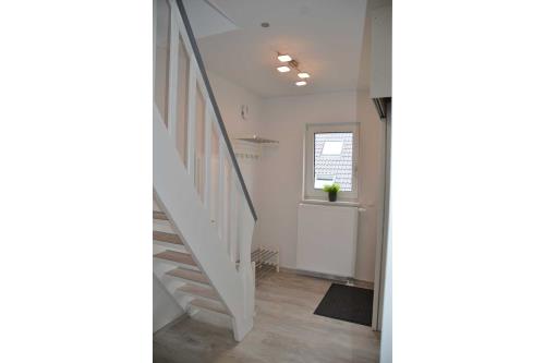 Borkum Ferienwohnung FeWo Borkum 16 - Eingangsbereich/Treppe z. Spitzboden