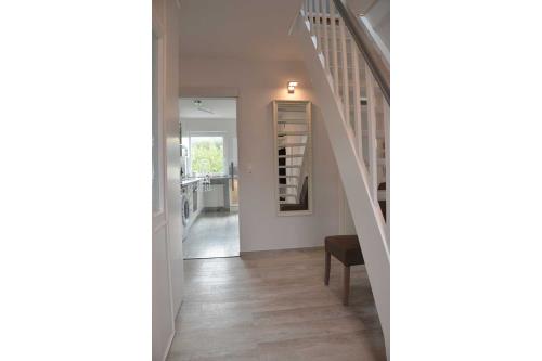 Borkum Ferienwohnung FeWo Borkum 16 - Eingangsbereich m. Blick zur Küche