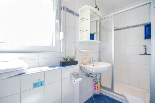 Borkum Ferienhaus Daheim - Wuldegapstraße 11 Dusche WC EG
