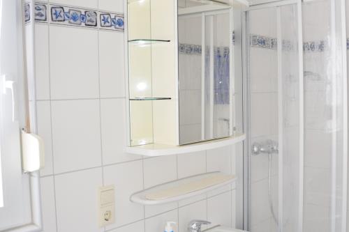 Borkum Ferienhaus Daheim - Dusche WC 2 unten