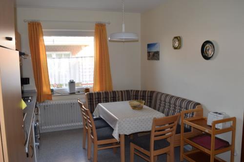 Borkum Ferienhaus Dünenblick I Nr. 73 - essplatz in der küche