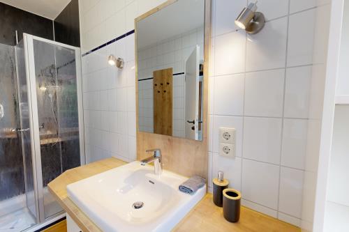 Borkum Ferienhaus Farah - 08 Bad EG