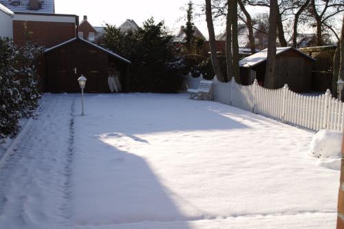 Borkum Ferienhaus Gisela - Garten im Winter
