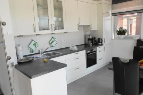 Borkum Ferienwohnung Am kleinen Leuchtturm - die helle Küche