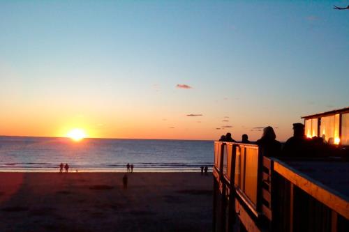 Borkum Ferienwohnung Anna - Sonnenuntergang am Hauptstrand