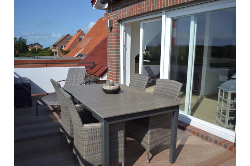 Borkum Ferienwohnung Borkum Lounge - Grosser Balkon mit Gartenmöbeln