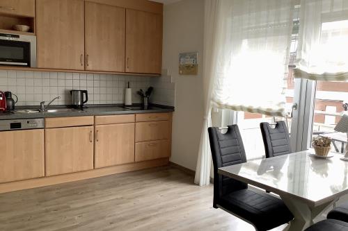 Borkum Haus Norderoog - Ferienwohnung Faupel - Wohnraum mit Küchenzeile