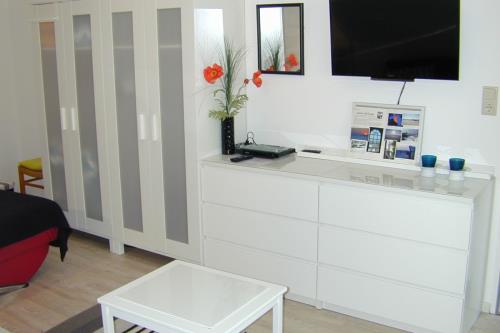 Borkum Ferienwohnung Haus Elfi 5 - wohn schlafzimmer