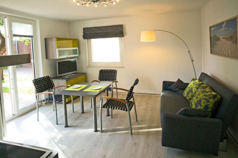 Borkum Ferienwohnung Leuchtbake - Wohn-/Essbereich klein und fein