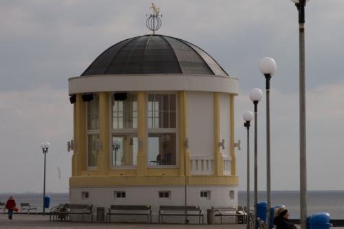 Borkum Ferienwohnung Meerzeit - Musikpavillon an der Strandpromenade