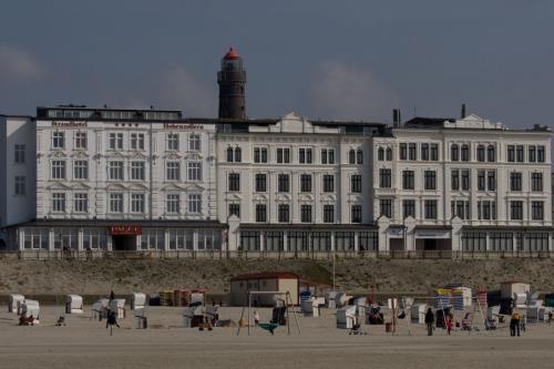 Borkum Ferienwohnung Meerzeit - Promenade mit neuem Leuchtturm
