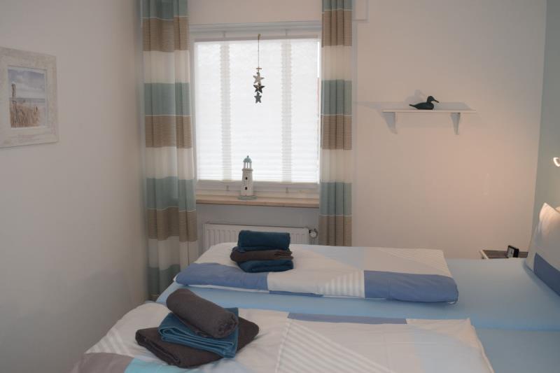 Borkum Ferienwohnung Peters Hus EG Nr. 51 vorne - schlafzimmer im erdgeschoss