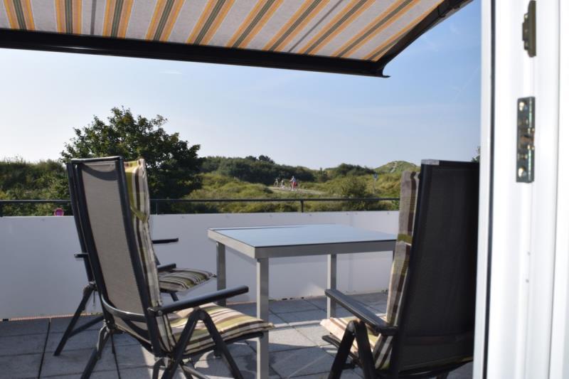Borkum Ferienwohnung Peters Hus OG - sonneterrasse mit sonnenschutz