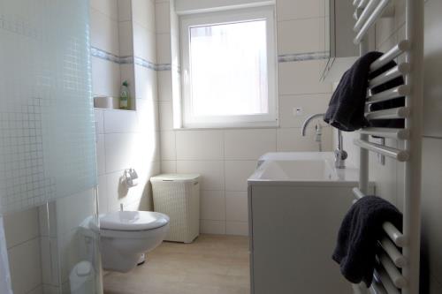 Borkum Ferienwohnung Seebrise - Badezimmer mit Waschmaschine