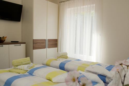 Borkum Ferienwohnung Sonnenidyll - schlafzimmer 1 mit lcd tv