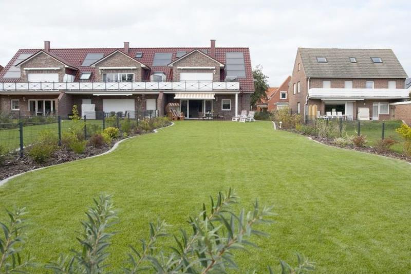 Borkum Ferienwohnung Strandkoje - aussenansicht mit garten