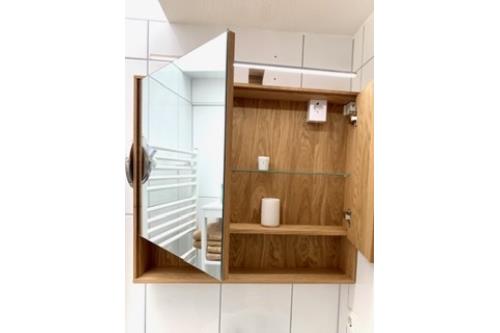 Borkum Ferienwohnung Südperle - großer Spiegelschrank im Bad