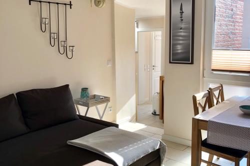 Borkum Ferienwohnung Südperle - Durchgang zur Küche über zwei Stufen