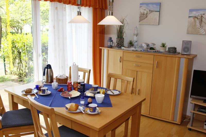 Borkum Ferienwohnung Tümmler - essplatz mit blick ins grüne