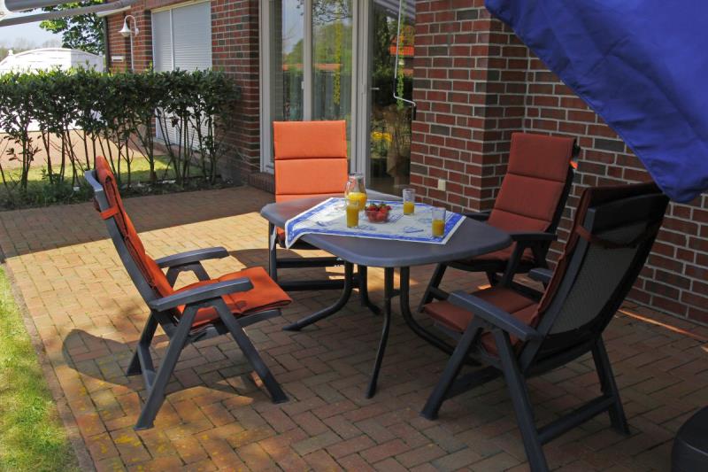 Borkum Ferienwohnung Tümmler - Terrasse mit kleinem Garten