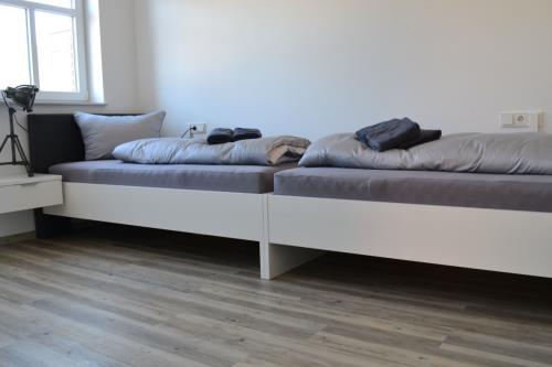 Borkum Ferienwohnung Wellenklang - schlafzimmer mit zwei einzelbetten