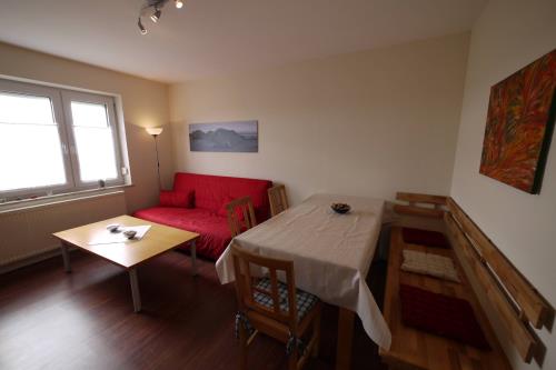 Borkum Ferienwohnungen Riegenhagen - EG - Wohnzimmer mit Esstisch