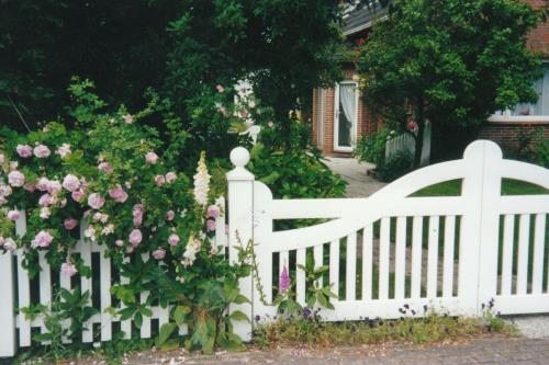 Borkum Ferienwohnungen Weiß - Gartenzaun