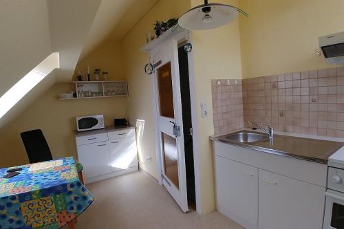 Borkum Ferienwohnung Haus Dina Sillus - Wohnung 1 Seehund - Küche