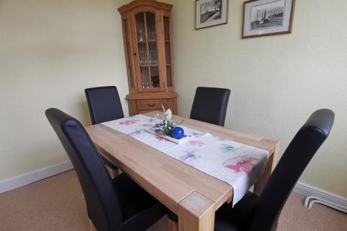 Borkum Ferienwohnung Haus Dina Sillus - Wohnung 2 Leuchtturm - Esszimmer