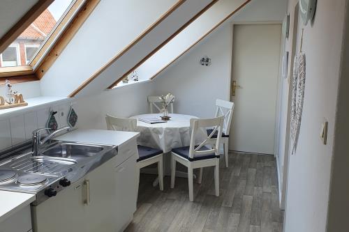 Borkum Ferienwohnung Haus Ebeling / Wohnung Seehundsbank - Küche/Essbereich