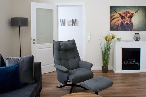 Borkum Ferienwohnung Sommerköken - Wohnzimmer mit Elektrokamin