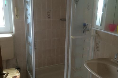 Borkum Haus Norderoog Ferienwohnungen Hindenburgstraße 56 - Nr.1 - Terr. + PKW-Stellplatz - Whg.1 - Badbereich