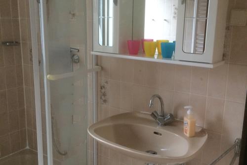 Borkum Haus Norderoog Ferienwohnungen Hindenburgstraße 56 - Nr.1 - Terr. + PKW-Stellplatz - Whg.1 - Badbereich