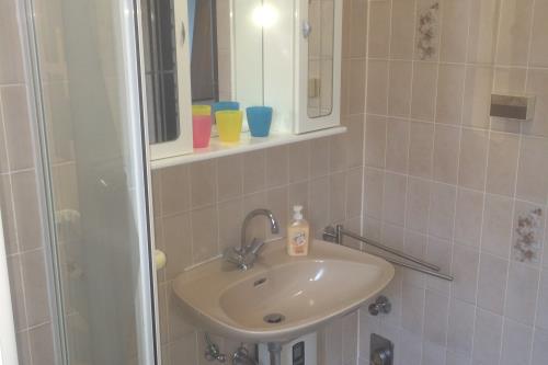 Borkum Haus Norderoog Ferienwohnungen Hindenburgstraße 56 - Nr.1 - Terr. + PKW-Stellplatz - Whg.1 - Badbereich