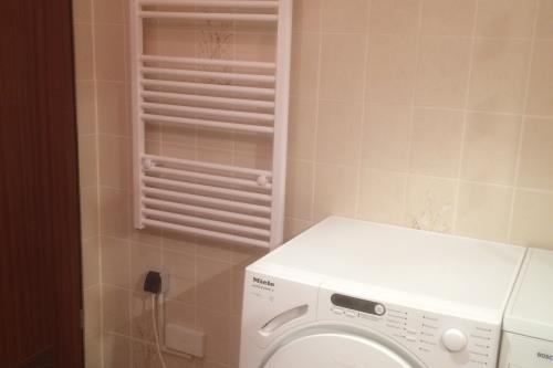 Borkum Haus Norderoog Ferienwohnungen Hindenburgstraße 56 - Nr.11 - Terr. + PKW-Stellplatz - Whg.11 - Bad mit Waschmaschine, Trockner