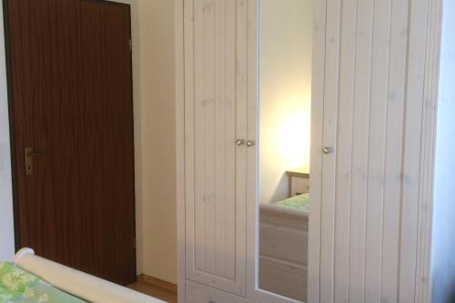 Borkum Haus Norderoog Ferienwohnungen Hindenburgstraße 56 - Nr.11 - Terr. + PKW-Stellplatz - Whg.11 - Schlafzimmer