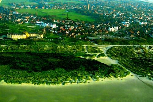 Borkum Haus Norderoog Ferienwohnungen Hindenburgstraße 56 - Nr.11 - Terr. + PKW-Stellplatz - Haus Norderoog [siehe den Kreis im Bild]