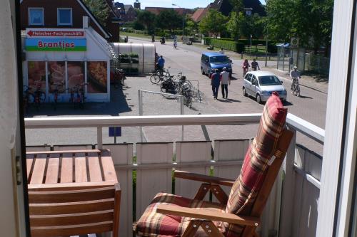 Borkum Haus Norderoog Ferienwohnungen Hindenburgstraße 56 - Nr.8 - Balkon + PKW-Stellplatz - Whg.8 - Balkonblick =&gt; Hindenburgstr.56