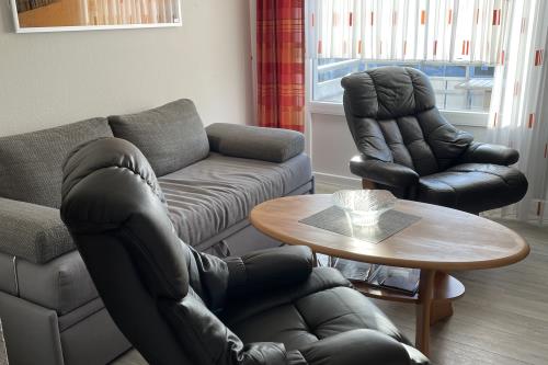 Borkum Haus Norderoog Ferienwohnungen Hindenburgstraße 56 - Nr.8 - Balkon + PKW-Stellplatz - Wohnraum W 8 - Nov. 2025