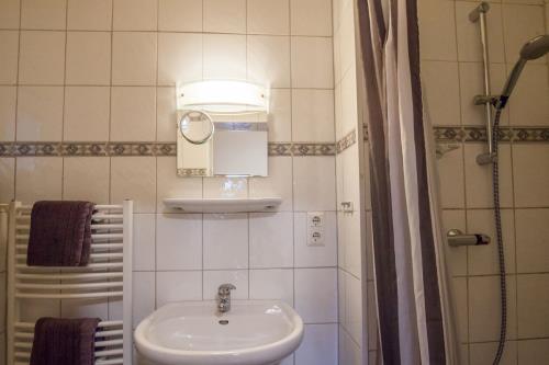 Borkum Ferienwohnung Haus Pop - FW Kleine Möwe 38qm - Bad