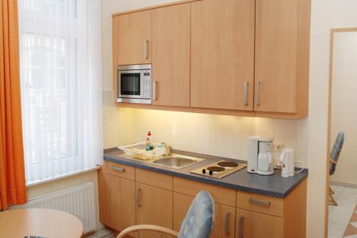 Borkum Haus Staiger-van Dyken - Ferienwohnung 6 - Küchenzeile