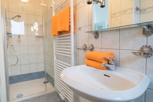 Borkum Ferienwohnung Hotel Windrose Ferienappartements - Austernfischer - Dusche WC Kublinski 2