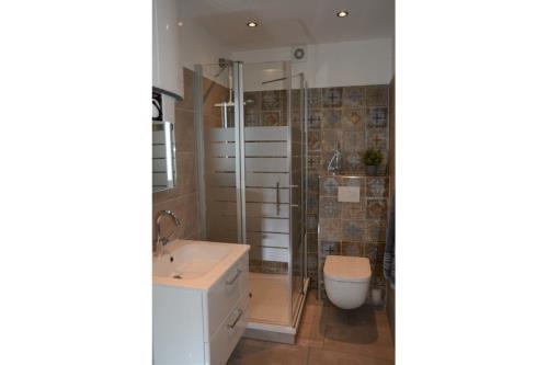 Borkum Ferienwohnung Sanddorn-Koje - Modernes Duschbad