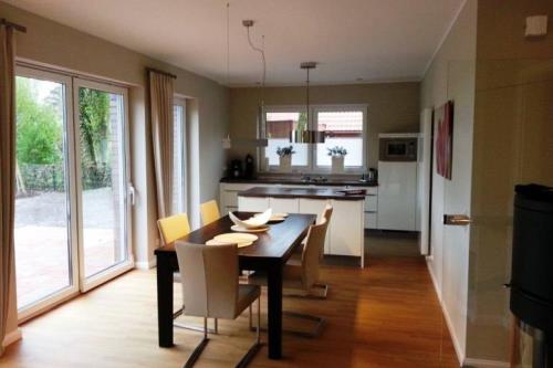 Borkum Ferienwohnung Scheukelanders - Wohnung 2 - Scheukelanders 2 - Küche und Essplatz