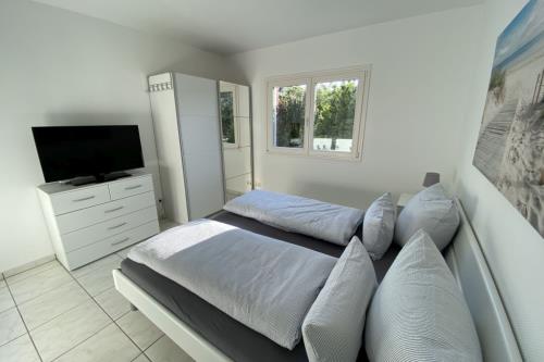 Borkum Ferienwohnung Top Lounge Borkum - Top Lounge I - Schlafzimmer mit TV